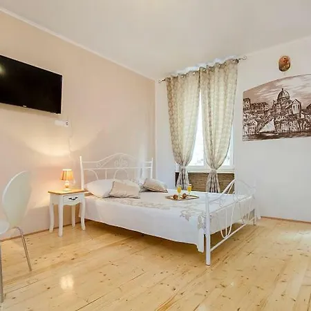 Antique - Old Town Apartment Sibenik
