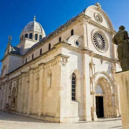 Antique - Old Town Apartment