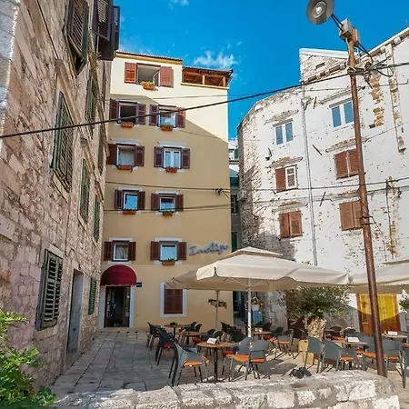 Antique - Old Town Apartman *