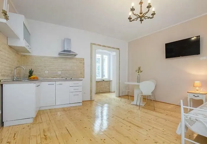 Apartament Antique - Old Town Szybenik