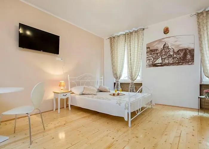 Antique - Old Town Apartament Szybenik